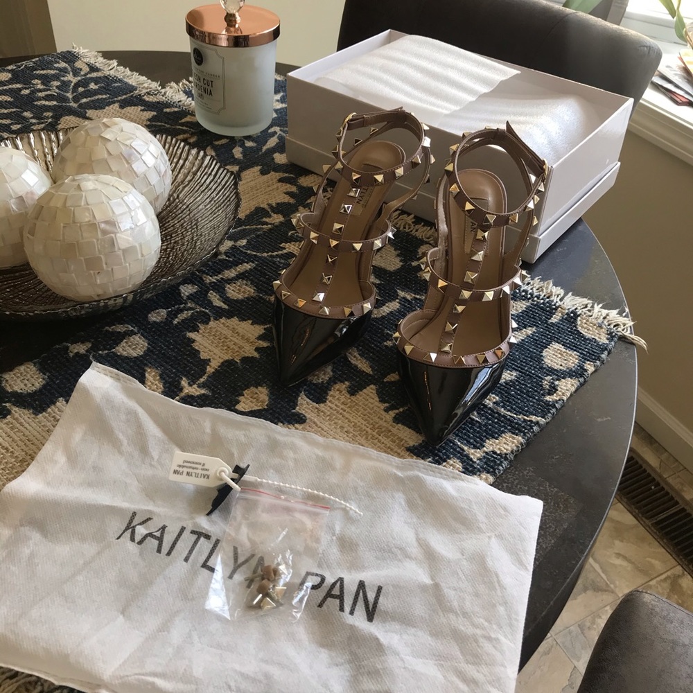 Black patent leather Kaitlyn pan studded stilettos
